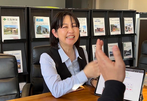 店長　岸野　愛
